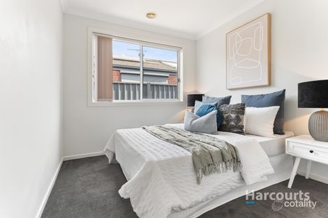 Property photo of 12 Ryan Close Deer Park VIC 3023