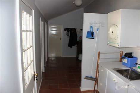 7 Hart St, Merredin, WA 6415