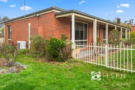 6 Emma Pl, Quarry Hill, VIC 3550