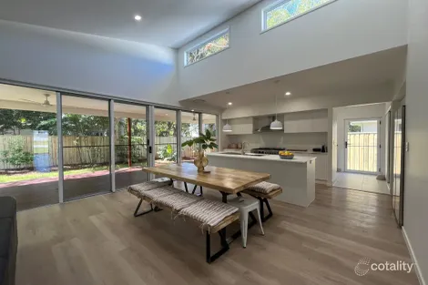 6 YERI DR, RAINBOW BEACH, QLD 4581