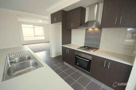 Property photo of 71 Melissa Way Pakenham VIC 3810