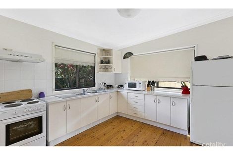 Property photo of 27 Buckingham Road Berkeley Vale NSW 2261