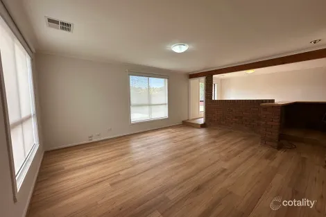 Property photo of 2 Crewen Walk Keilor Downs VIC 3038