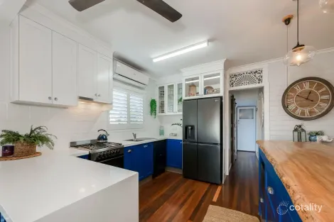 Property photo of 34 Harbour Esplanade Burnett Heads QLD 4670