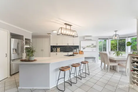 Property photo of 11 Chester Close Kanwal NSW 2259