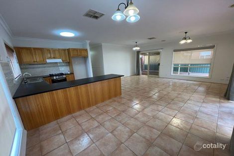 Property photo of 17 Henry Court Caroline Springs VIC 3023