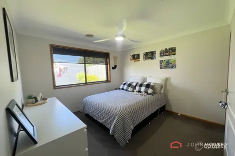 Property photo of 11 Tahara Crescent Estella NSW 2650