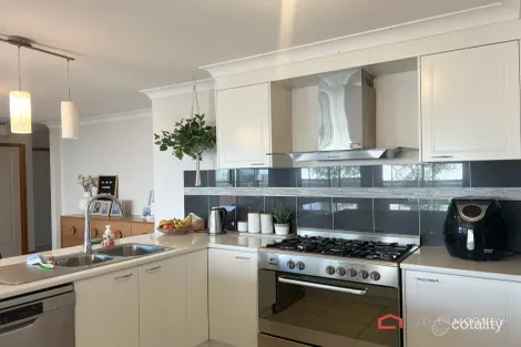 Property photo of 11 Tahara Crescent Estella NSW 2650