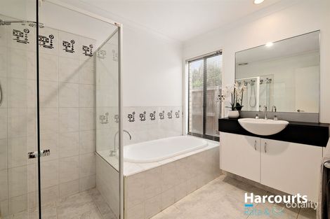 Property photo of 6 Flying Fox Terrace South Morang VIC 3752