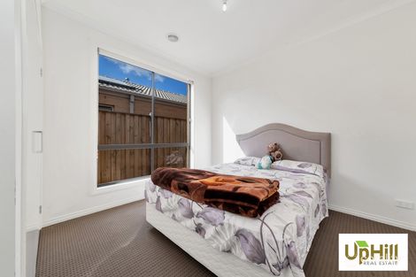 24 Greenslate St, Clyde North, VIC 3978