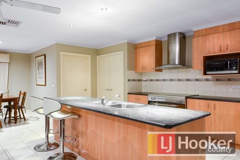 Property photo of 7 Canet Grove Narre Warren South VIC 3805