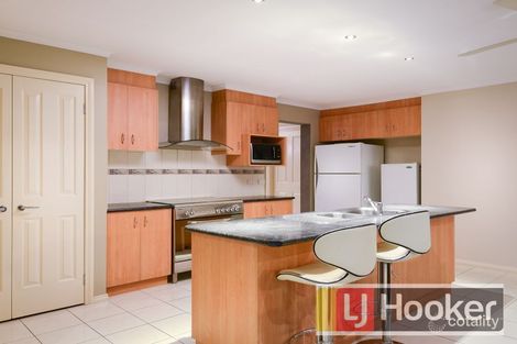 Property photo of 7 Canet Grove Narre Warren South VIC 3805
