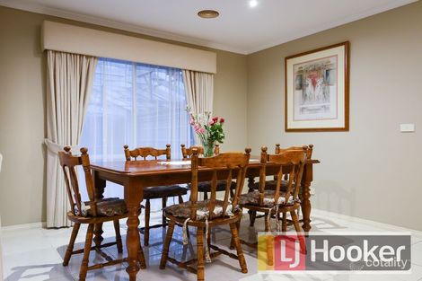 Property photo of 7 Canet Grove Narre Warren South VIC 3805
