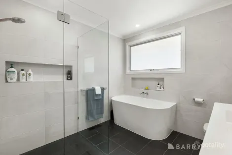 Property photo of 19 Gladesville Drive Kilsyth VIC 3137
