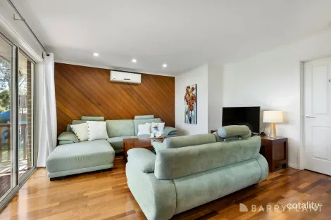 Property photo of 19 Gladesville Drive Kilsyth VIC 3137