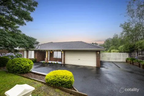 Property photo of 17 Pinelea Grove Gisborne VIC 3437