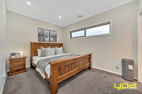 Property photo of 9 Punt Way Clyde VIC 3978