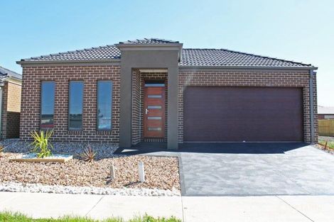 Property photo of 14 Aleman Green Mernda VIC 3754