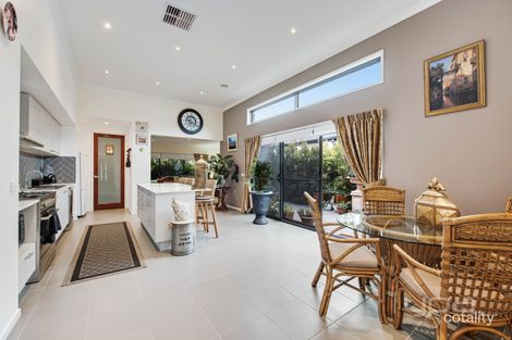 Property photo of 28 Emblem Way Craigieburn VIC 3064