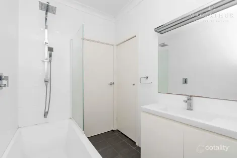 Property photo of 32 Northcott Parade Mount Austin NSW 2650