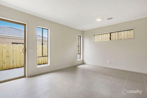 Property photo of 2 Auburn Close Pakenham VIC 3810