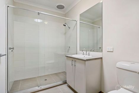 Property photo of 2 Auburn Close Pakenham VIC 3810