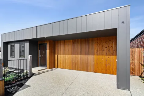 Property photo of 1 Stream Street Mount Duneed VIC 3217