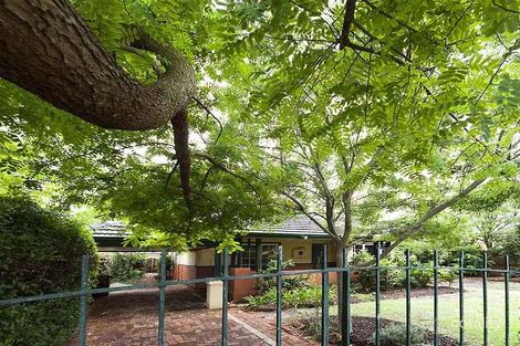 135 Kitchener Rd, Alfred Cove, WA 6154