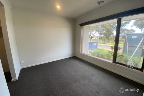 Property photo of 18 Waterbird Circuit Weir Views VIC 3338