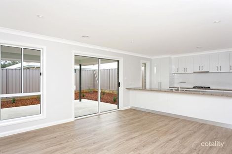 Property photo of 1/42 Breasley Crescent Boorooma NSW 2650