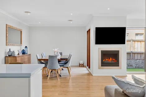 Property photo of 4 Auden Lane Fraser Rise VIC 3336