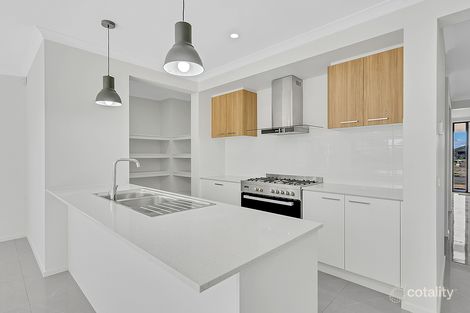 Property photo of 112 Champion Parade Craigieburn VIC 3064