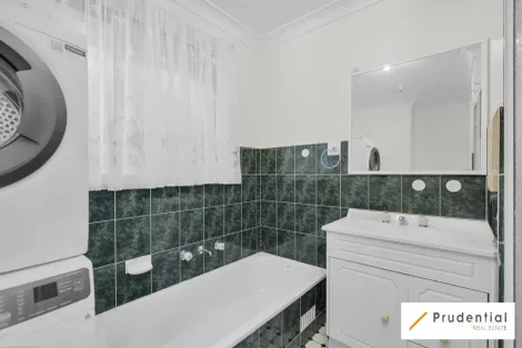Property photo of 2/4 Plume Close Macquarie Fields NSW 2564