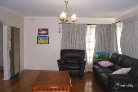 Property photo of 10 Gumtree Close St Albans VIC 3021