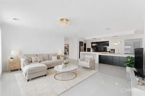 Property photo of 2 Waterside Drive Pakenham VIC 3810