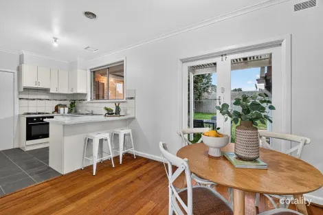 Property photo of 3 Carlyon Court Springvale VIC 3171