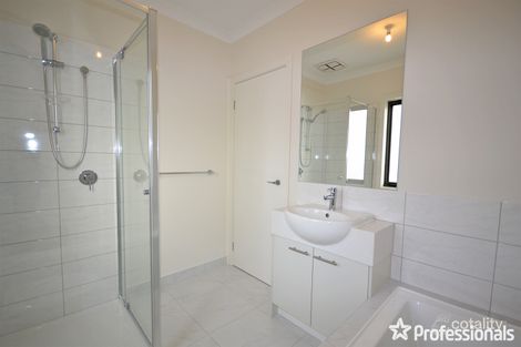 Property photo of 2 Lithgow Way Mooroolbark VIC 3138