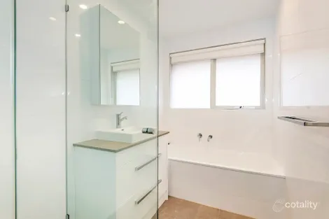 Property photo of 47 Bowman Drive Mill Park VIC 3082