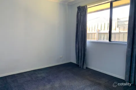 Property photo of 5 Knowing Close Cranbourne West VIC 3977