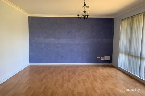 Property photo of 5 Knowing Close Cranbourne West VIC 3977