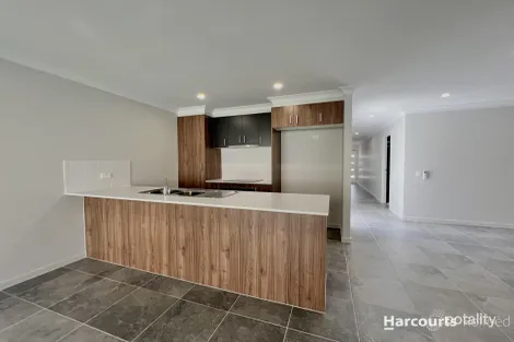 Property photo of 30 Diamond Drive Yarrabilba QLD 4207