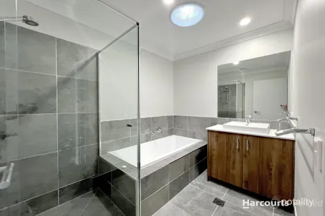Property photo of 30 Diamond Drive Yarrabilba QLD 4207