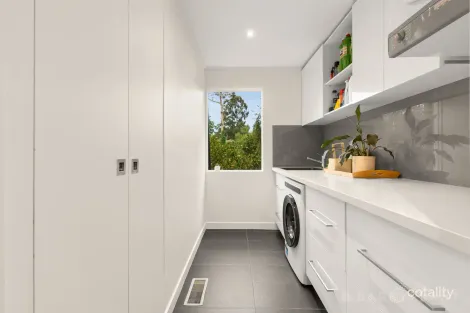 Property photo of 32 Charman Avenue Emerald VIC 3782