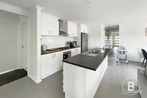 Property photo of 19 Tarrnook Drive Strathfieldsaye VIC 3551