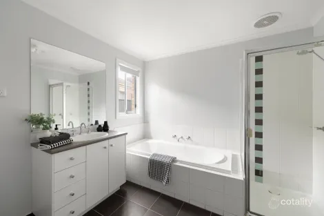 Property photo of 111 Mareeba Way Craigieburn VIC 3064