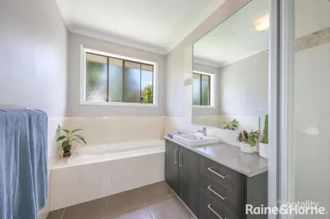 Property photo of 7 Charters Avenue Gisborne VIC 3437