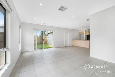 Property photo of 22 Mitiamo Street Eynesbury VIC 3338