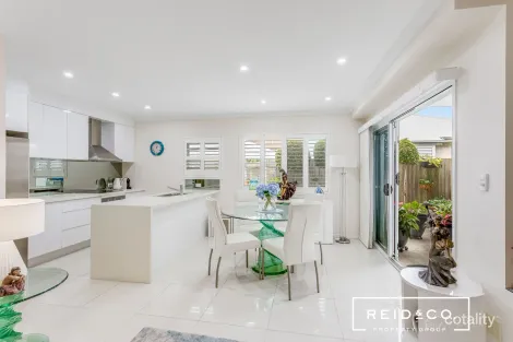 2/15 Landsborough Ave, Scarborough, QLD 4020