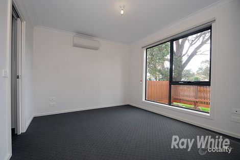 Property photo of 15 Lithgow Way Mooroolbark VIC 3138