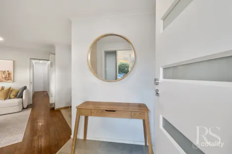 Property photo of 33 Tigris Close Werribee VIC 3030